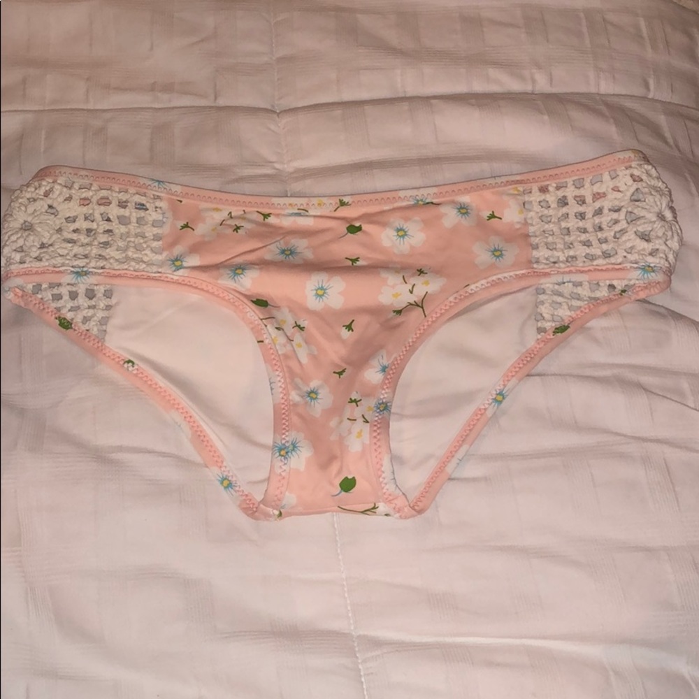 Frankie’s Bikinis bottom
